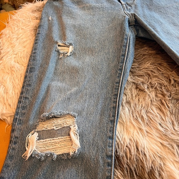 Levis 501 distressed light wash denim - Picture 7 of 14